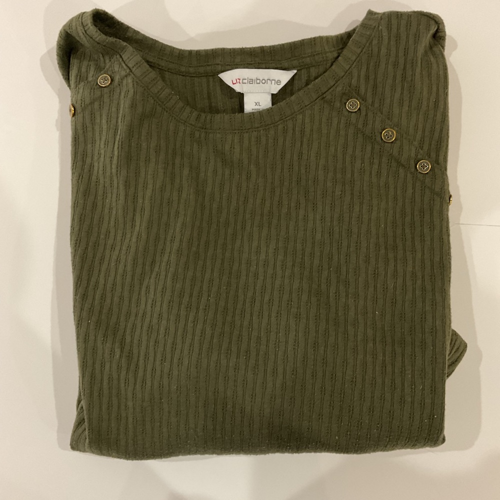 Liz Claiborne Forest Green Ribbed Top -3/4 sleeves and button detail